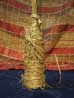 flasa obavijena listom rogoza
